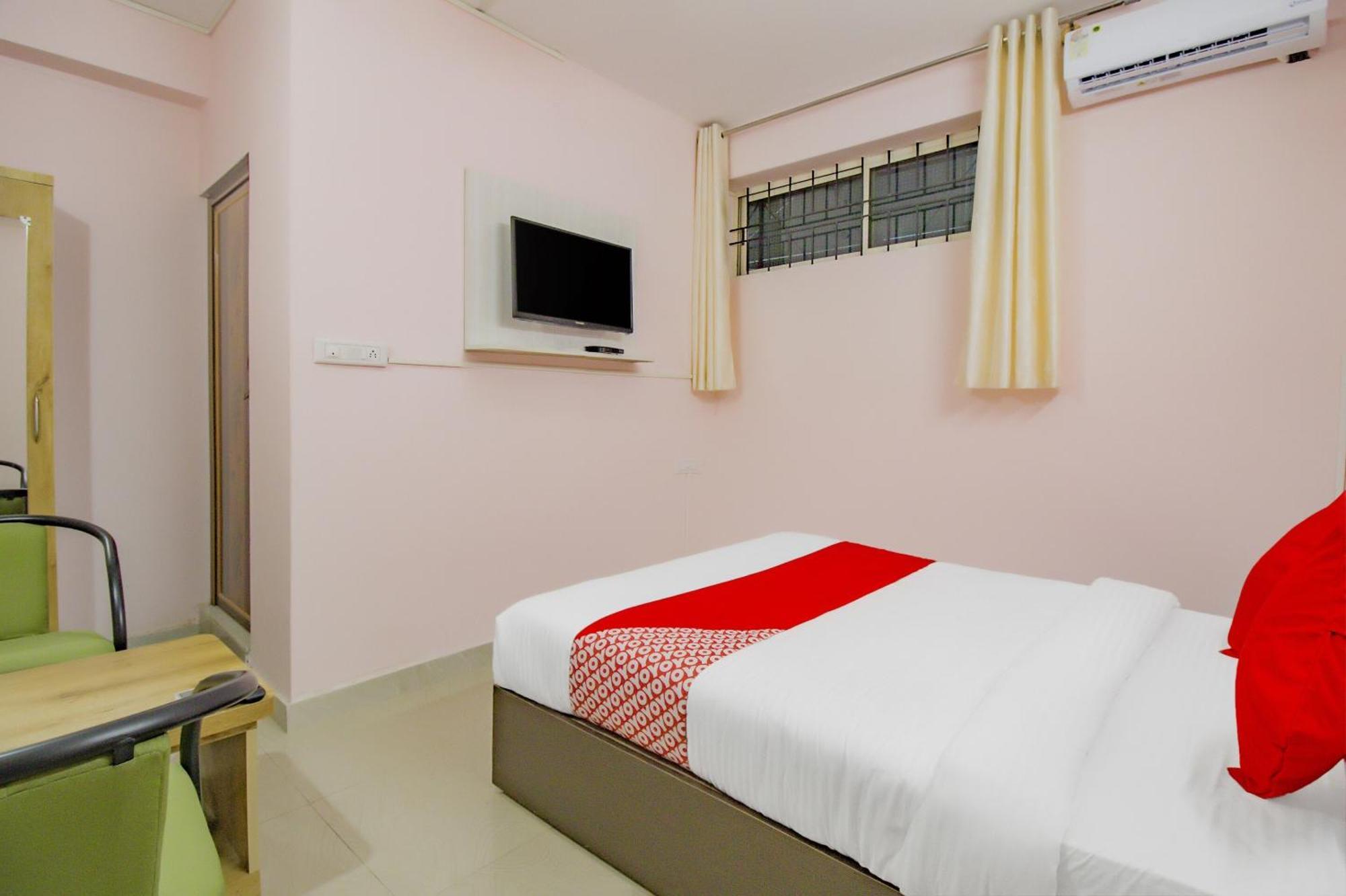 Oyo 79181 Sri Dhanalakshmi Boarding & Lodging Bangalore Esterno foto